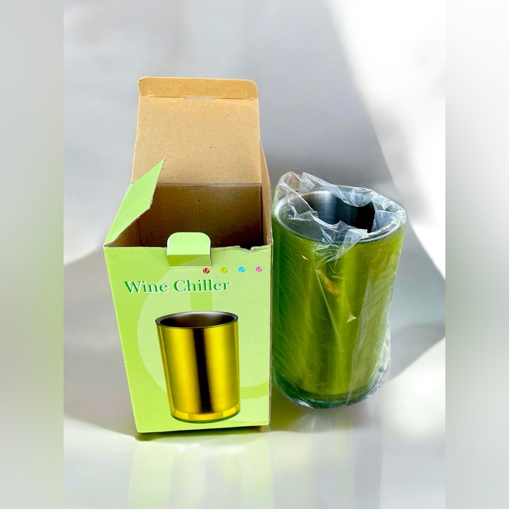Wine chiller new in box green perfect for gifting